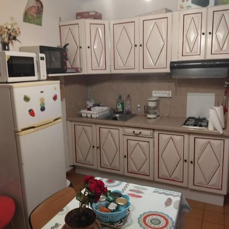 F1 Chambre Et Cuisine Reynes Luaran gambar