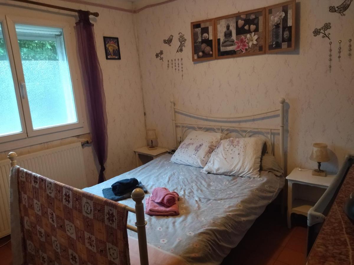 F1 Chambre Et Cuisine Reynes Luaran gambar