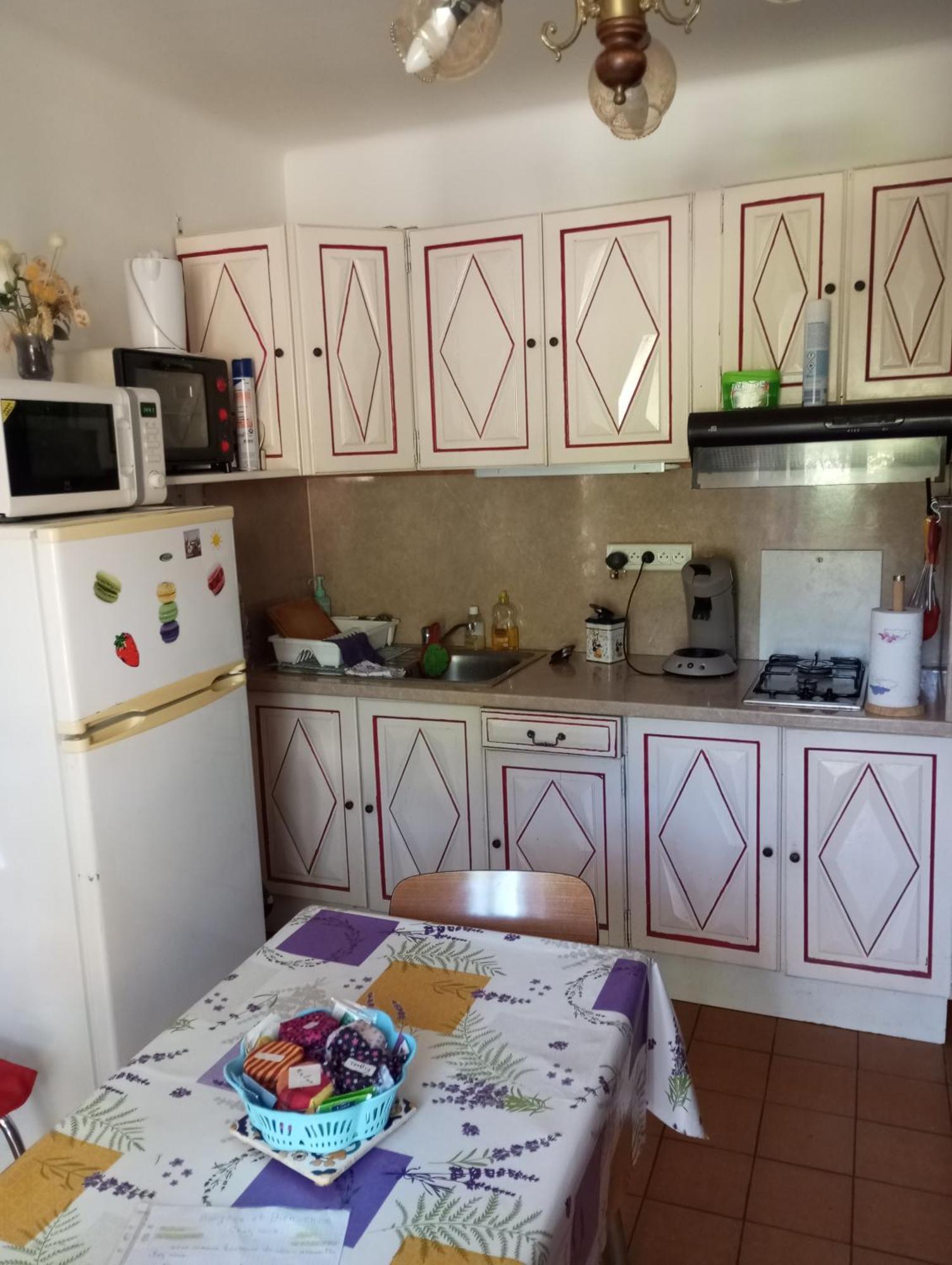 F1 Chambre Et Cuisine Reynes Luaran gambar