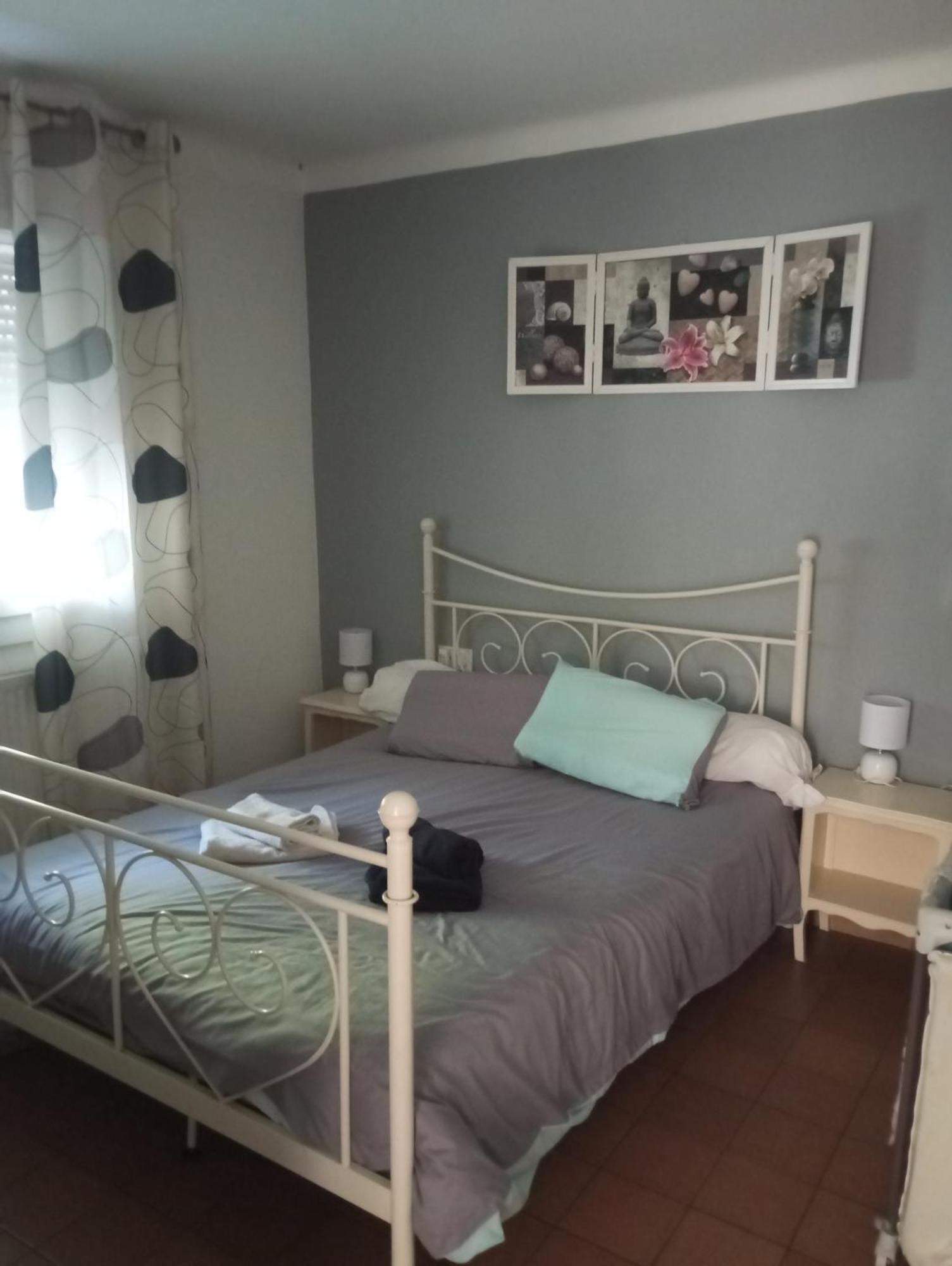 F1 Chambre Et Cuisine Reynes Luaran gambar